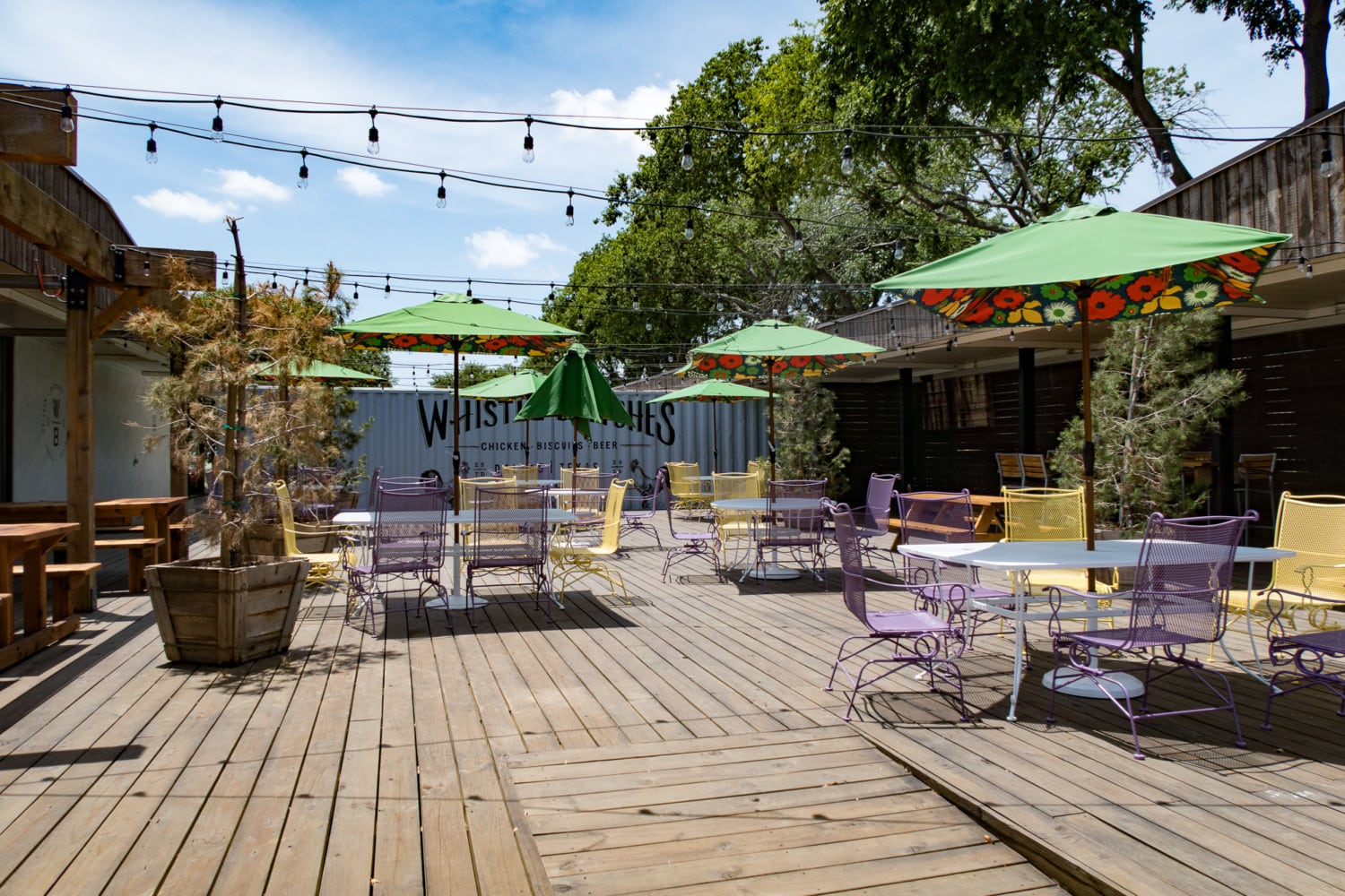 UPDATED WITH MENU Chef Omar Flores has a lot to cluck about at his new