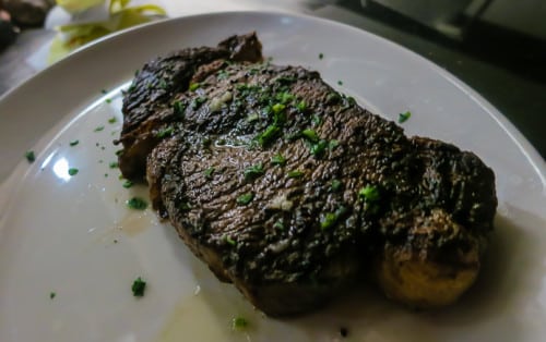 The steaks at Dee Lincoln's Steak & Burger Bar are every bit as good -- and well-prepared -- as the ones she debuted at Del Frisco's years ago.